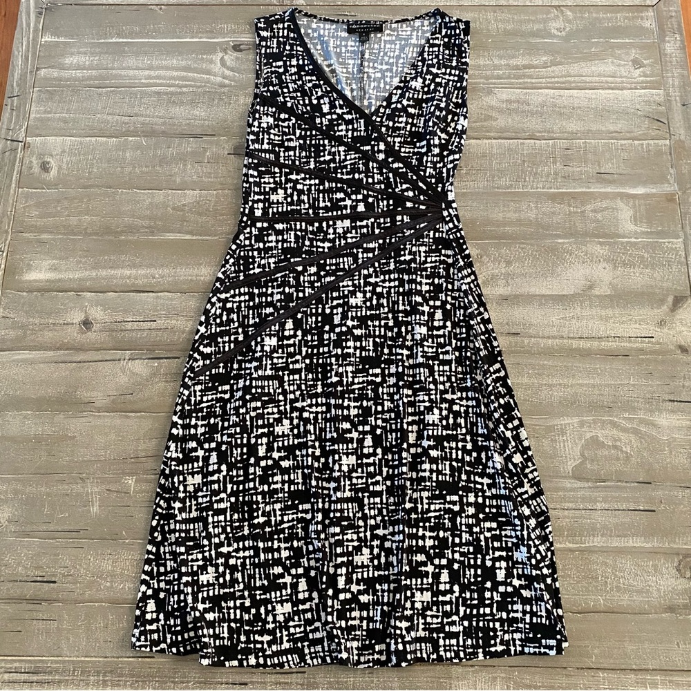 Connected Apparel Black & White Print Dress Size 8 Sleeveless
